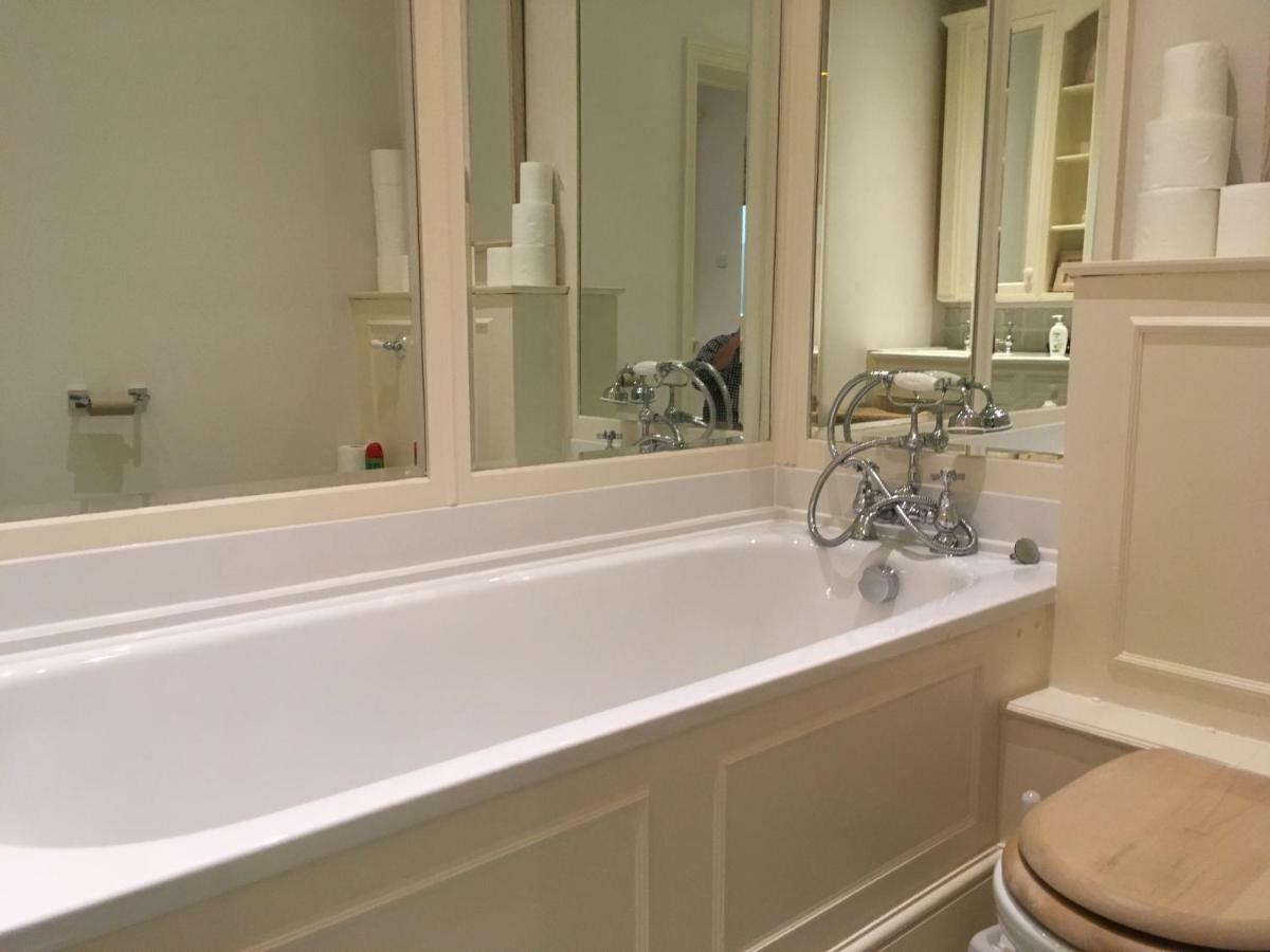 Large 2 Bedroom 2 Bathroom Apartment In Westminster Лондон Екстер'єр фото
